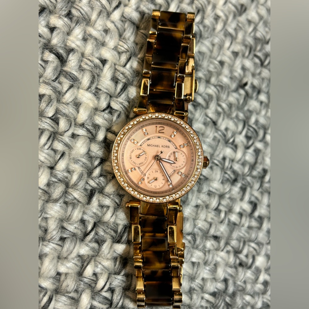 Ladies Michael Kors tortoise watch. Size fits most.